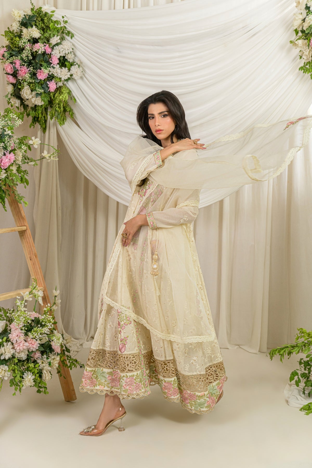 Mehrunisa - ivory cream embroidered formal dupatta view by Alishba Kashif
