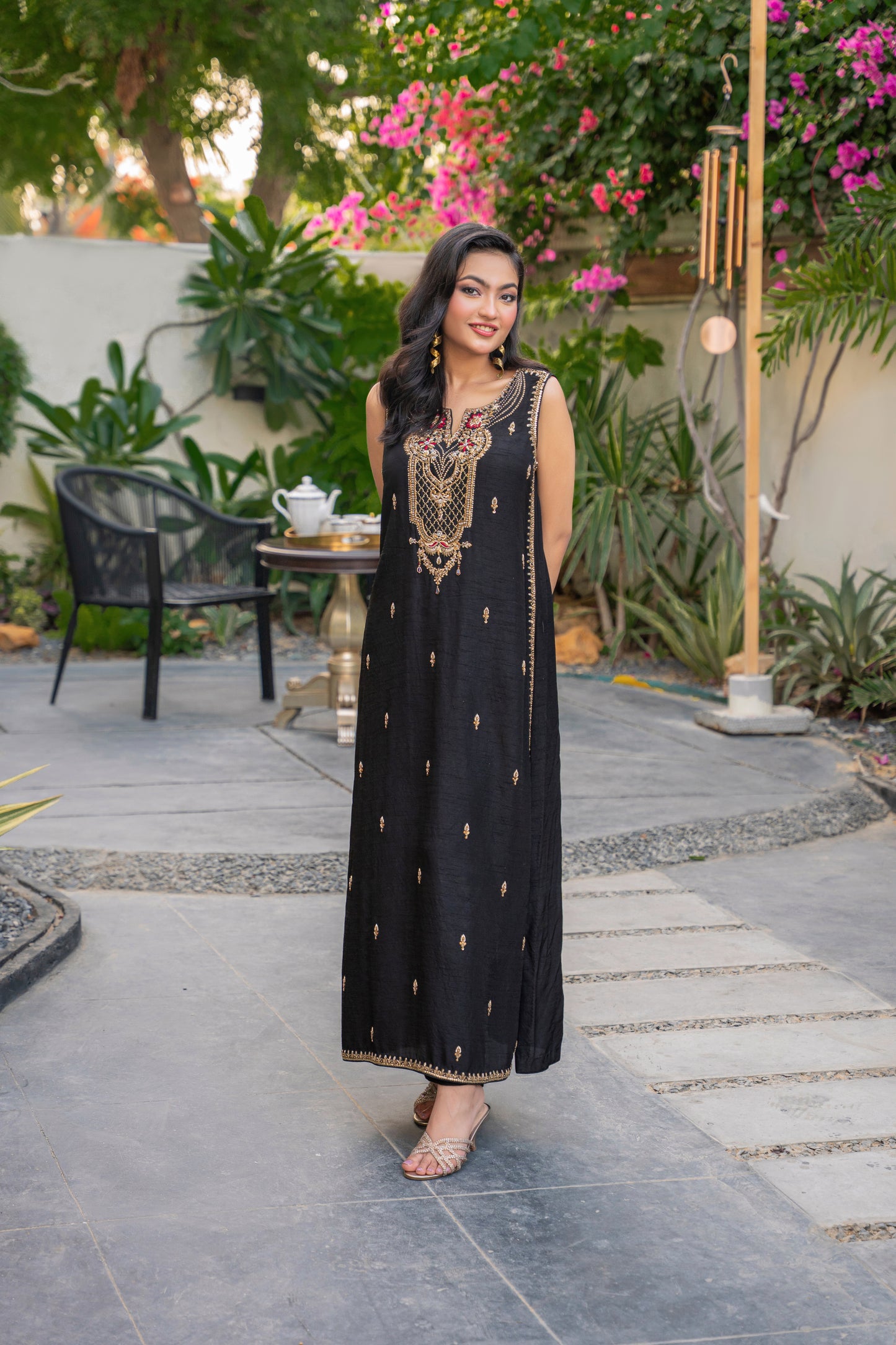 Zarnoor - black formal suit front view by Alishba Kashif